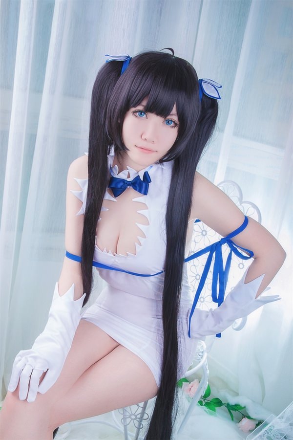 sexy-hestia-is-it-wrong-to-try-to-pick-up-girl-in-dungeon-cosplay-012316-5.jpg