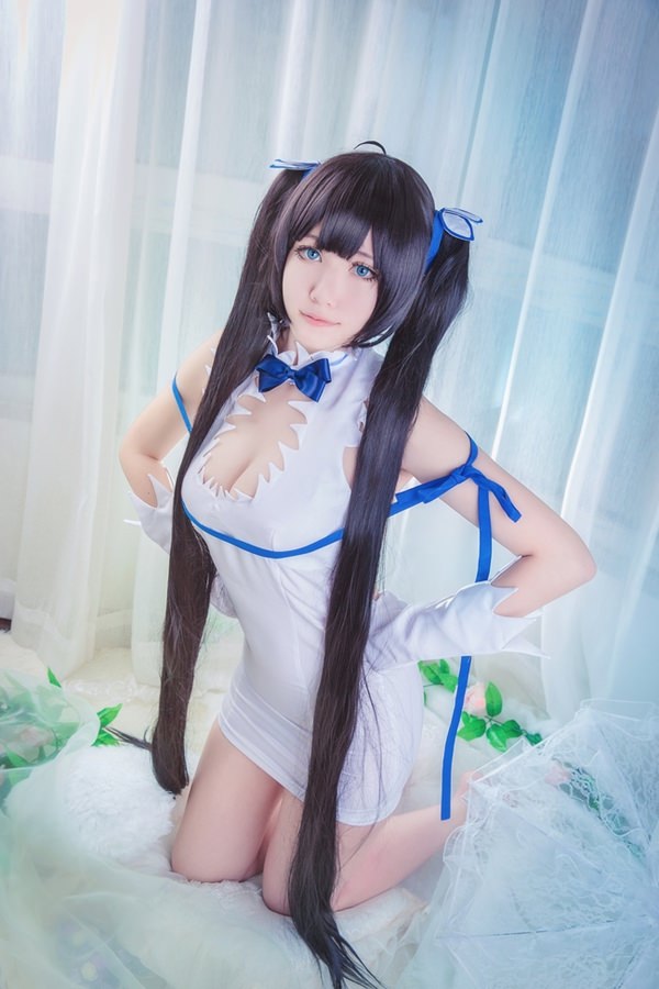 sexy-hestia-is-it-wrong-to-try-to-pick-up-girl-in-dungeon-cosplay-012316-2.jpg