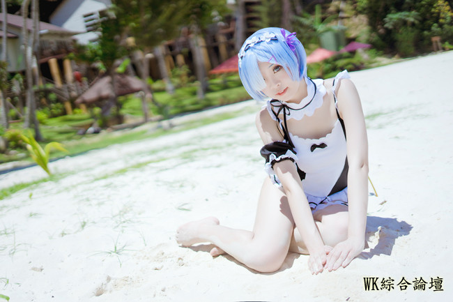 01_Beach_Swimsuit_Rem_Cosplay_4.jpg