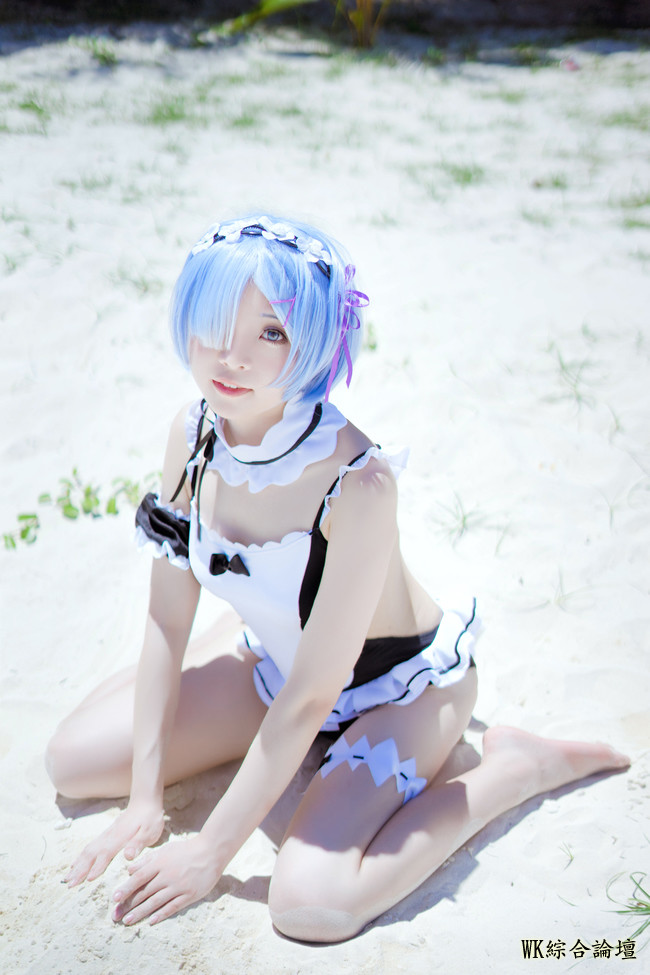 02_Beach_Swimsuit_Rem_Cosplay_5.jpg