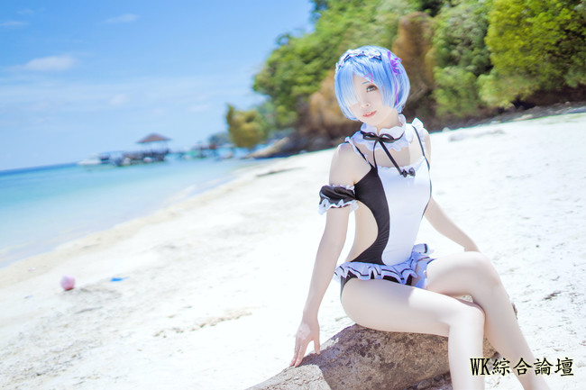 05_Beach_Swimsuit_Rem_Cosplay_8.jpg