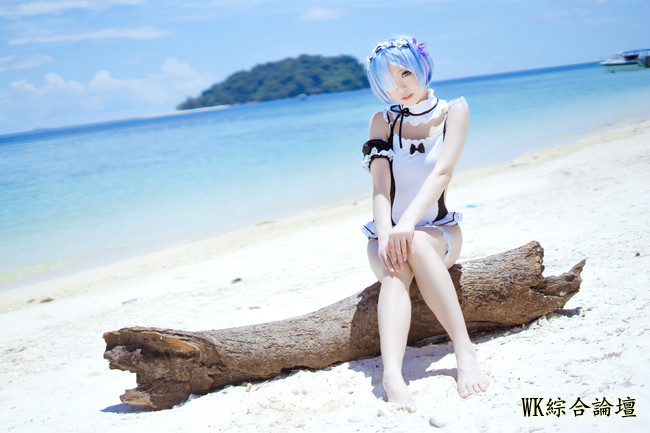 06_Beach_Swimsuit_Rem_Cosplay_9.jpg