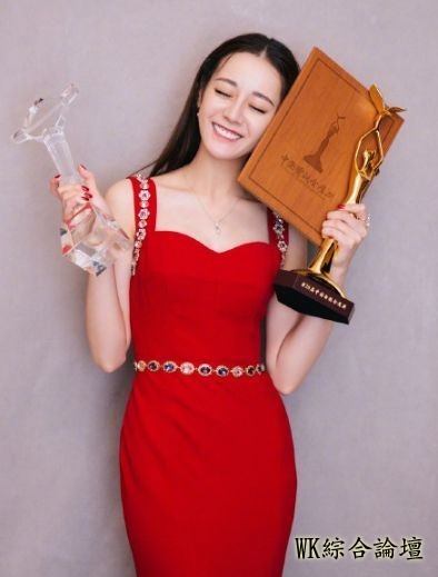 迪丽热巴成为首位金鹰节大满贯女演员，被网友痛批德不配位！-4.jpeg